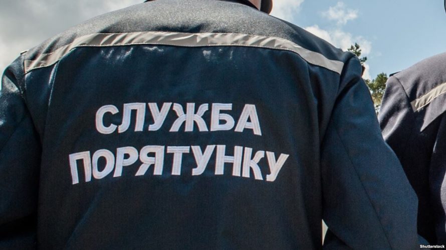 Медики та рятувальники у Кропивницькому спільними діями надали допомогу літньому чоловіку на горищі